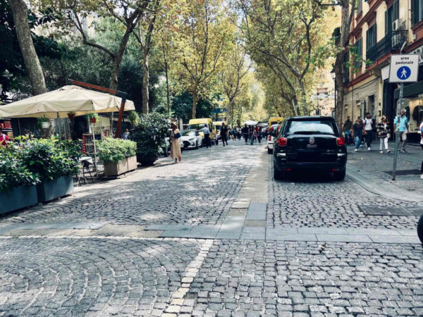 Napoli, via Luca Giordano: un'isola pedonale che non c'è 2 Vomero via Luca Giordano isola pedonale2