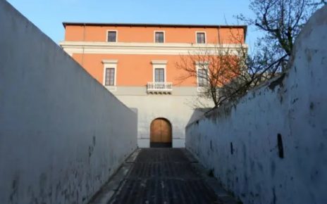 Somma Vesuviana, "Vesuvius" al Castello di Lucrezia D'Alagno: opere fotografiche, pittoriche e grafiche 3 vesuvius al Castello