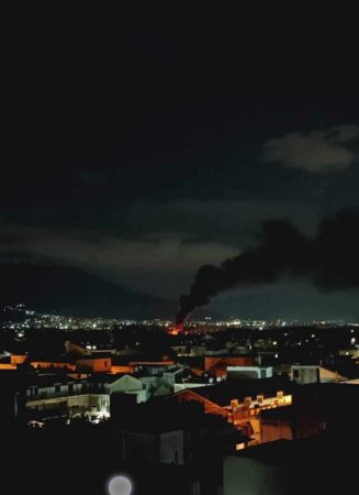 Maxi rogo a Marigliano, scoppia un incendio in un'autorimessa località Miuli 2 462544270 948968430394784 4780141240619691814 n
