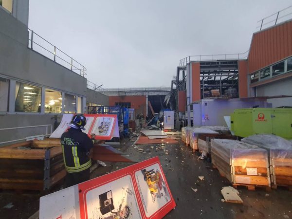 cio che resta dopo la terribile esplosione alla toyota handling di borgo panigale a bologna che ha causato due morti e diversi feriti