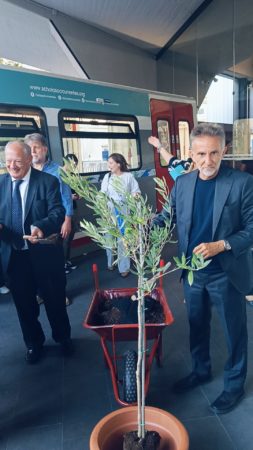 Napoli, EAV: la stazione di Porta Nolana riceva la targa benedetta da Papa Francesco 2 ulivo