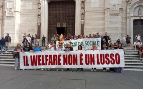 Campania, Gesco. Saiello (M5S): "De Luca intervenga a tutela di 300 famiglie” 3 Manifestazione davanti al Duomo di Napoli 620x465 1