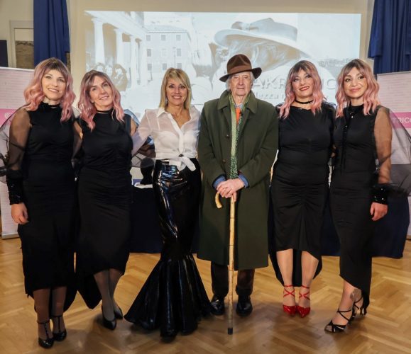 PRES. CALENDARIO DIAKRONICA ITALO ZANNIER GIUSY GIAMBERTONE E LE 4 PAZIENTI MODELLE