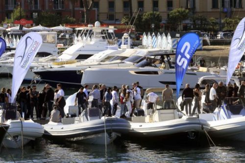 Napoli, rush conclusivo per il salone nautico Navigare 2 REN1469