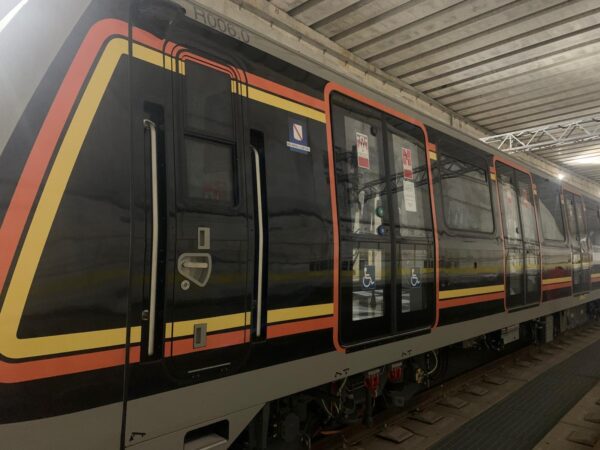 Treno CAF Metropolitana Arcobaleno3