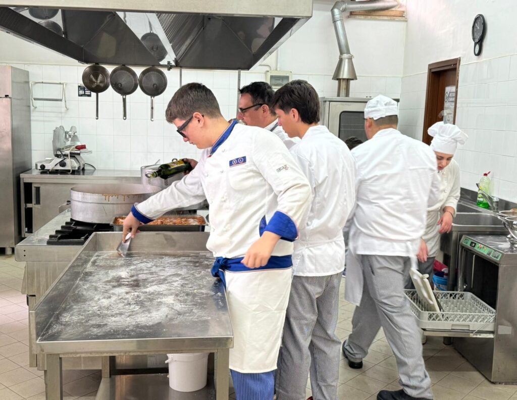 Cucina e futuro: al Galilei di Nola una giornata dedicata agli studenti con la "Borsa di Studio" 2 borsastudio2
