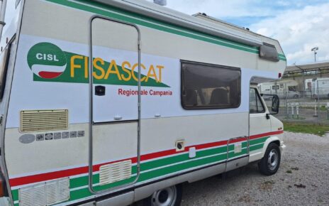 Napoli, Fisascat Cisl: Un camper per i diritti dei lavoratori 3 camper1