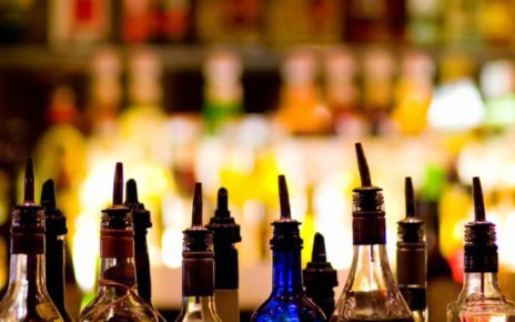 Pomigliano d’Arco, esercente recidivo somministra alcolici a minori: scatta la chiusura del locale per 30 giorni 6 cocktail alcol