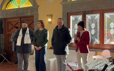 Baronissi, sindaco Petta: "La città dona oltre 5mila euro alla ricerca scientifica. Un grande gesto di solidarietà per Telethon da tutta la comunità” 5 Baronissi solidale Anna Petta2