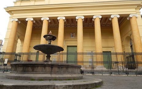 Acerra, il Premio "Acerrano dell'Anno" 2024 assegnato al dott. Michelino De Laurentiis e alla squadra dell'Acerrana 3 Cattedrale vista piazza Acerra