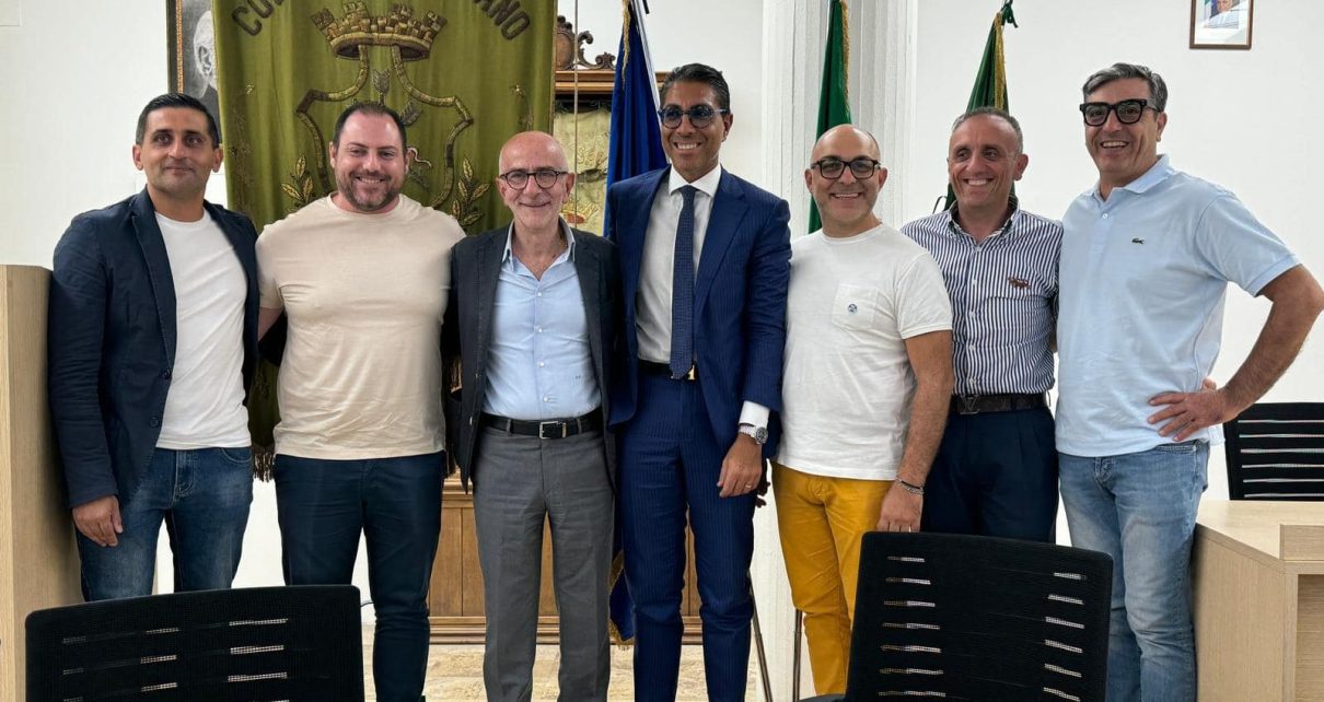 Cda della Fondazione Carnevale di Saviano con il sindaco Vincenzo Simonelli