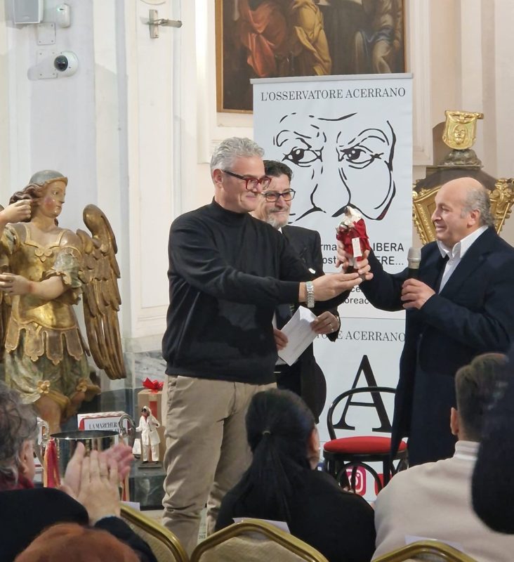 Acerra celebra le sue eccellenze: emozioni e riflessioni alla consegna del Premio "Acerrano dell'Anno" 2024 4 Consegna premio Angelo Guastafierro