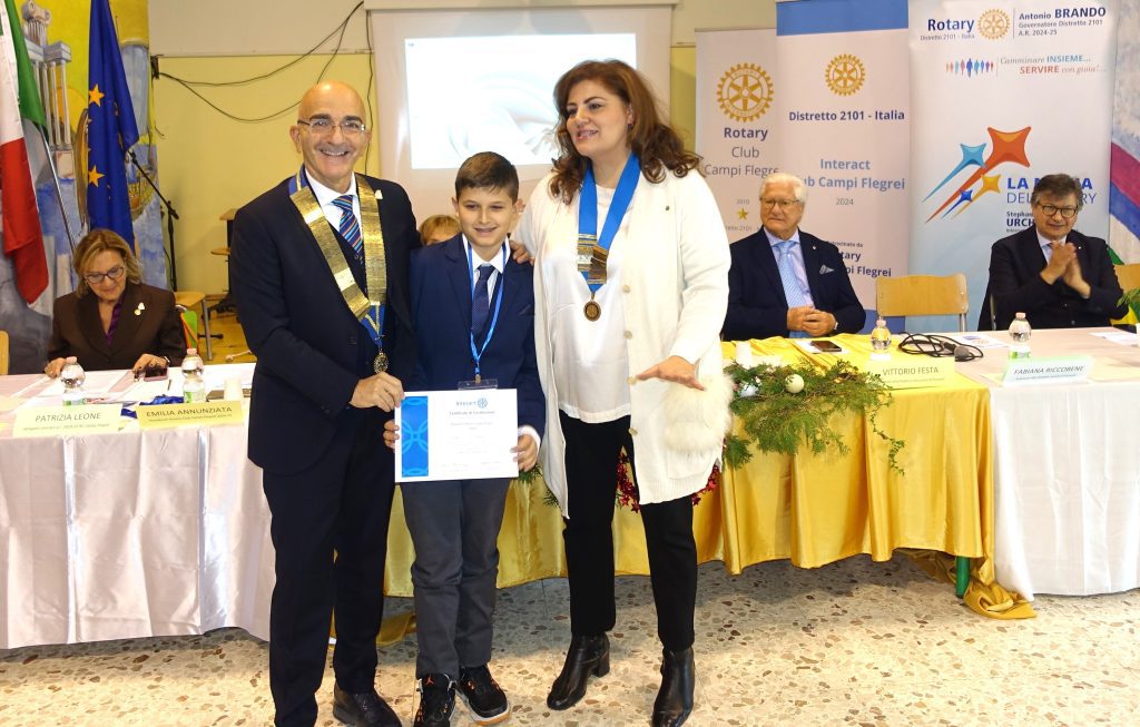 Pozzuoli, il Rotary con giovani: consegnata la Carta Costitutiva all’Interact Club Campi Flegrei 2 DSC07823 R