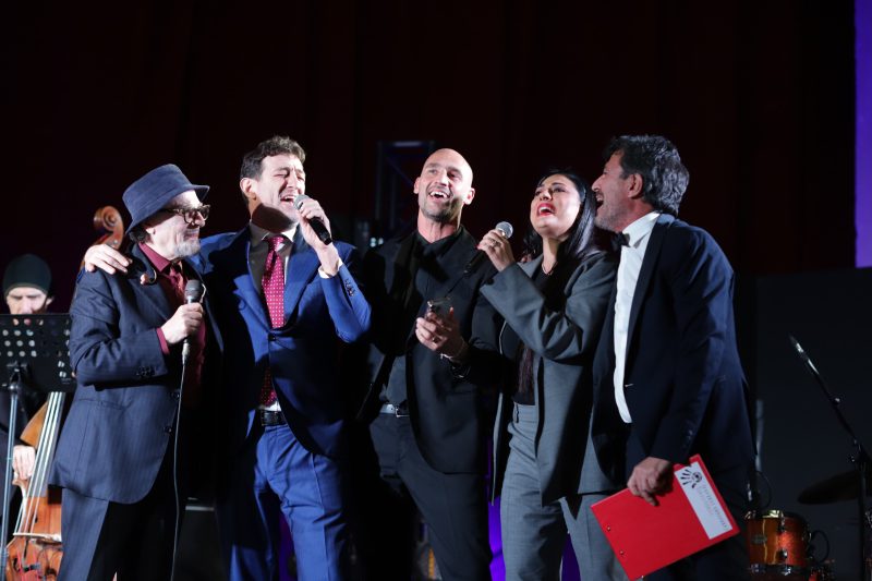 Napoli, grande successo per il “FCF Christmas Charity 2024 Concerto di Natale”: 600 ospiti per una serata di festa ma soprattutto di solidarietà per il futuro dei giovani di Secondigliano 2 Senza titolo 1
