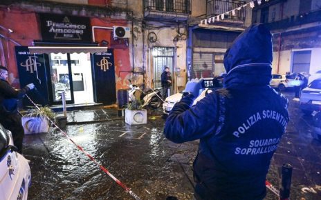Spari a Napoli, ferito un uomo nei pressi di un barbiere su Corso Umberto 4 Sparatoria a Napoli3A ferito un