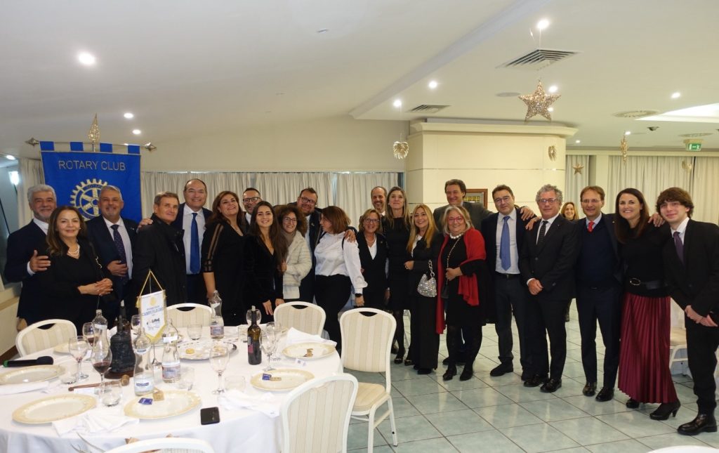 foto di gruppo Rotary con Shervin Haravi 2
