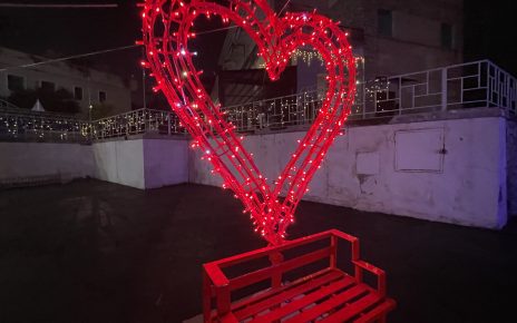 Somma Vesuviana, "Somma Christmas Lowe–Festività tra Amore e Magia": un Natale con messaggio chiaro: no alla violenza sulle donne! 4 panchina rossa