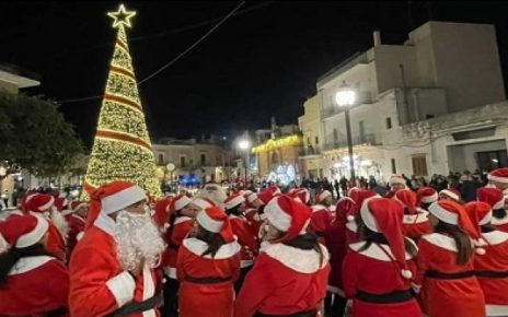 Somma Vesuviana, domani la Sfilata in Piazza con la Banda dei Babbo Natale 3 sfilatababbonatale