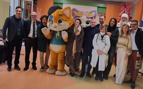 Napoli, “Natale al Santobono – un libro per un sorriso”: Giovanni Allevi, Iginio Massari, Pia Lanciotti, Lampo e Milady dei 44 Gatti con Artis Suavitas Aps 5 soaviter1