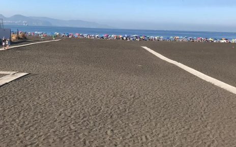 Torre Annunziata, spiaggia libera per disabili: al via il progetto "Marina del Sole" 12 454762831 17865966264179428 7588568749657435644 n
