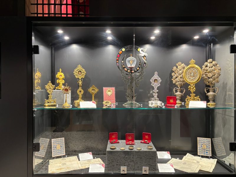 Un tesoro prezioso. Reliquie, Reliquiari e Bolle: a Madonna dell’Arco una mostra di antiche reliquie in occasione dell’Anno Santo 2 622ebf73 4686 4e6f be6e f31ad54e8234