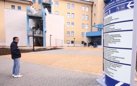 Campania, Ospedale Moscati. Ciampi (M5S): "Inaugurazioni e blocco dei ricoveri. La doppia faccia della sanità di De Luca" 2 IMG 0133 1