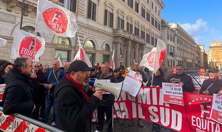 Napoli, Solombrino (MET) a Fassina: "Basta promesse vuote, il Sud merita rispetto e investimenti concreti" 2 Movimento Equita Territoriale Manifestazione 1