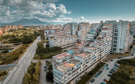 Scampia, Rastrelli (FDI): "Così si fronteggia degrado, illegalità e abusivismo" 4 Quartiere Scampia a Napoli storia prezzi cosa sapere