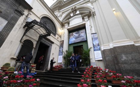 Napoli, Basilica Pietrasanta: montato pavimento flottante per difesa maioliche del '700 3 REN2524