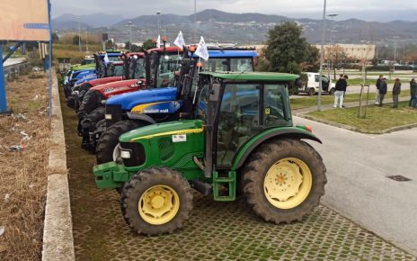 Campania, mobilitazione regionale dei trattori: protesta in sordina 5 Trattori in azione 1mod