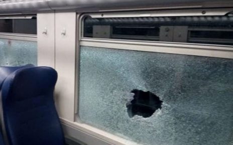Vandali in azione su treno regionale danni da 40 mila euromod