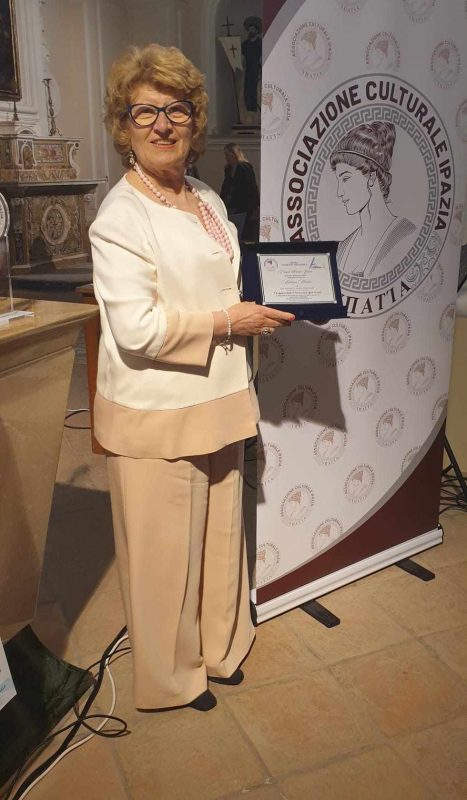 Visciano, "Un infinito mare carminio": storie di speranza e resilienza. Al via la presentazione della raccolta di racconti di Adelina Mauro 4 adelinamauro