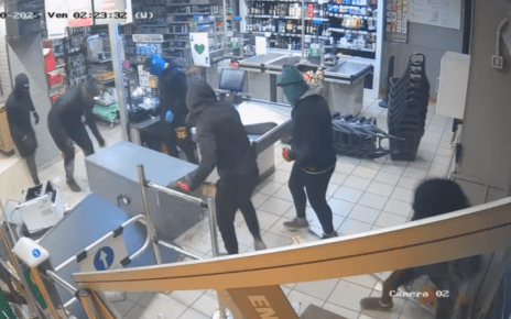 Contrada, assalto paramilitare a un supermercato: danni e paura nella notte 3 contrada.00 01 47 37.Immagine001