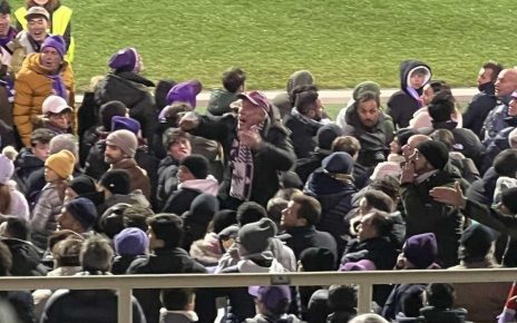 Insulti razzisti e giornalisti allontanati dallo stadio durante Fiorentina Napoli. Borrelli (Avs): “Partita della vergogna, mi aspetto scuse formali dalla società viola" 5 insultirazzisti1