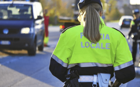 Napoli, aggressione a una vigilessa a Fuorigrotta: tensioni e appelli per maggiore sicurezza 5 vigilessa