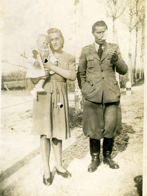 4. Maria Carcich e Sebastiano Sposito con ala primogenita Antonia Sacile 1944