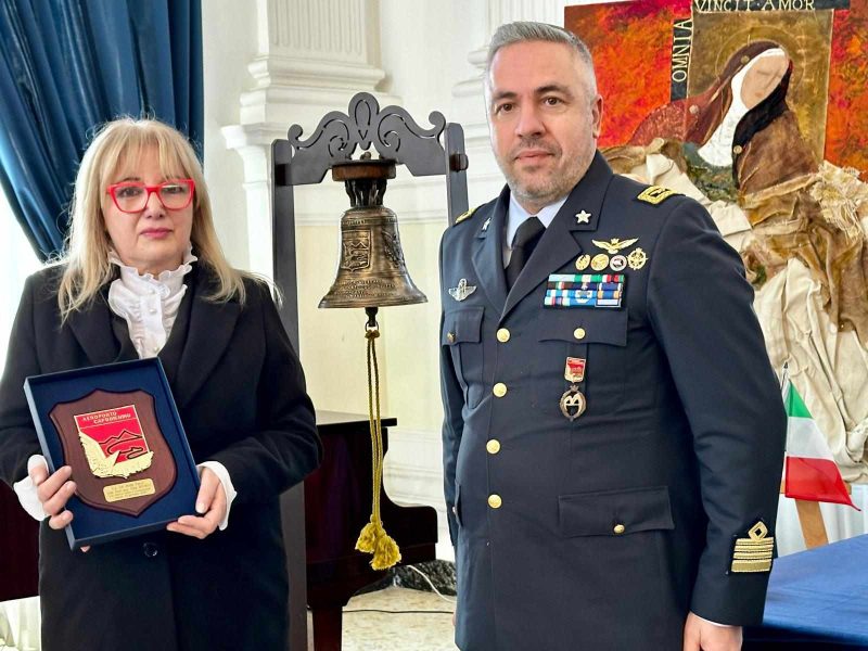 Napoli, nel salone degli Aviatori risuonano i rintocchi della Campana della Pace della fonderia Marinelli 3 476239024 924541159846447 260592520948326595 n