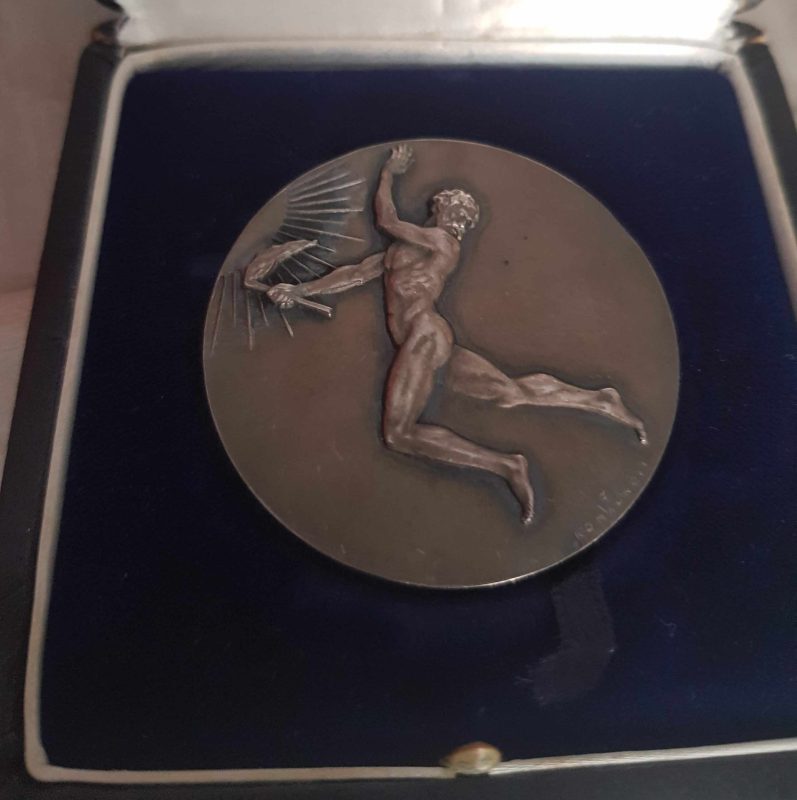 Brusciano ricordo dell’Emerito Presidente Sandro Pertini 6 6. Medaglia del Presidente Pertini al Miglio Calciatore Torneo Internazionale Giovanile Felice De Cicco Genova Luglio 1979