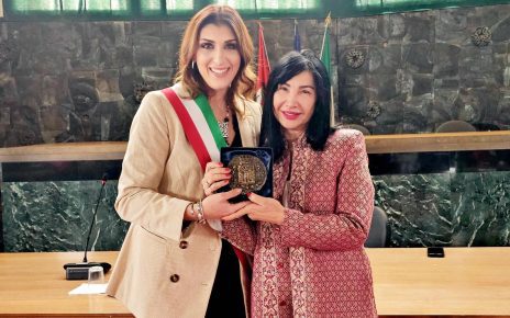 Baronissi, la poetessa franco-siriana Maram Al-Masri cittadina onoraria 6 Cittadinanza Onoraria