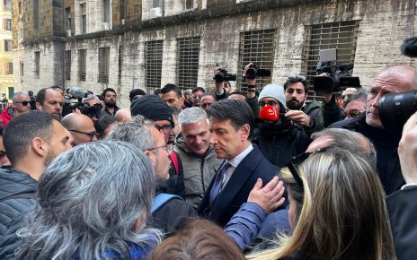 Campania, Vertenza Dema. Saiello (M5S): "Piano di Adler irricevibile. Conte ha incontrato i lavoratori” 6 Conte Vertenza Dema