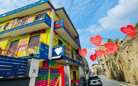 Cesa, San Valentino: gli alunni della "Mille colori" tappezzano la città con cuori rossi 4 Foto 1 4