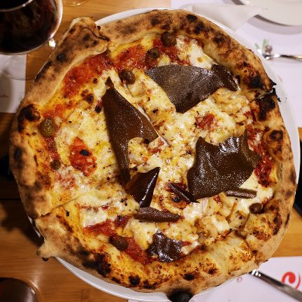 A Vico Equense il primo appuntamento del ciclo di esperienze gastronomiche 4 Pizza con provola pecorino baccala alla pizzaiola e capperi