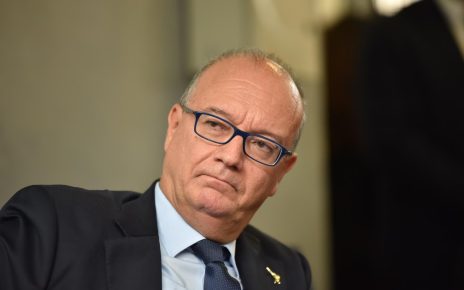 Marano, bambino autistico riceve solo nove ore di lezione: interviene il ministro Valditara 3 Valditara