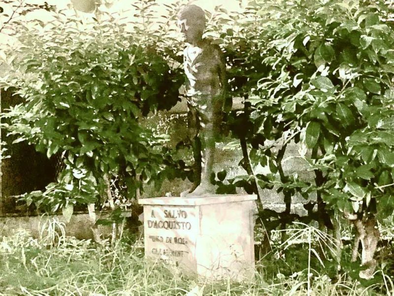 Vomero scuola Vanvitelli la statua di Salvo Dacquisto