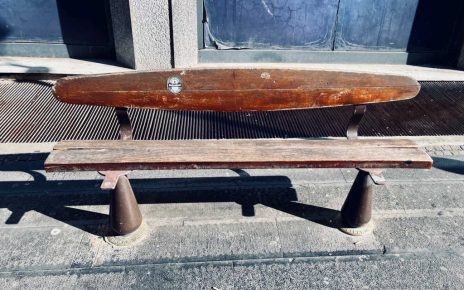 Napoli, via Alvino: un'altra panchina vandalizzata 7 Vomero via Alvino la panchina vandalizzata