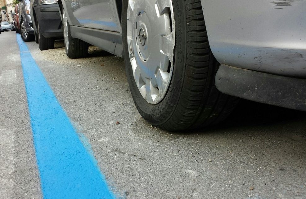 parcheggi strisce blu