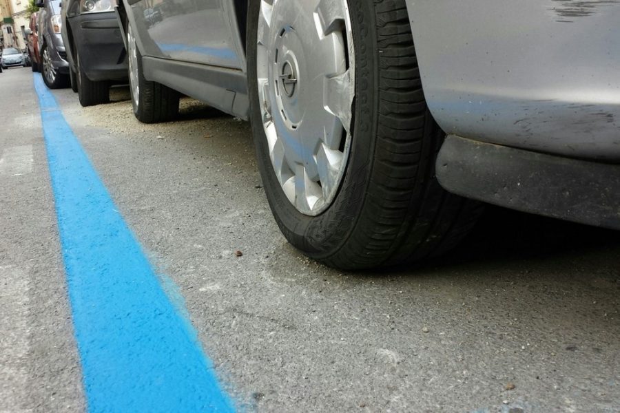 parcheggi strisce blu