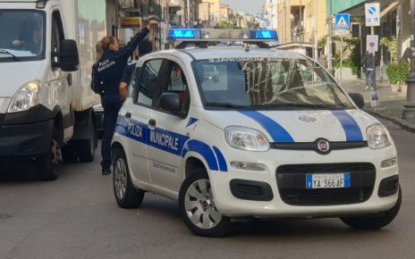 Torre Annunziata, nuovi agenti in strada: al via le sanzioni per l’occupazione del suolo pubblico 6 torre annunziata presto in servizio 17 nuovi agenti di polizia municipale