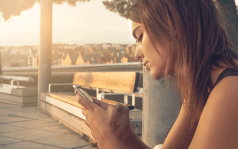 Social media: come hanno cambiato la società 5 woman 1847044 640