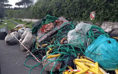 Vesuvio, discarica nei boschi: volontari rimuovono 15 quintali di rifiuti 5 0693381173632a03e65bd0a580805c84